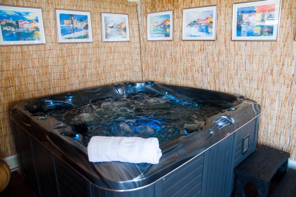 Camping Adria Mobile Homes In Camping Kastanija Novigrad Istria Dış mekan fotoğraf