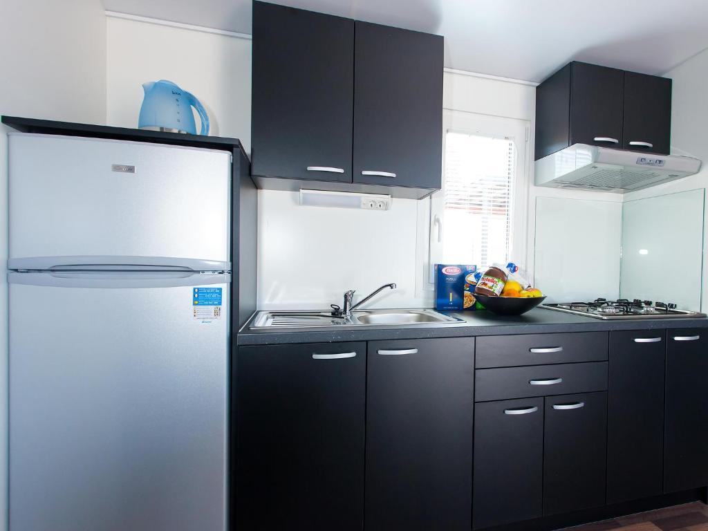Camping Adria Mobile Homes In Camping Kastanija Novigrad Istria Oda fotoğraf