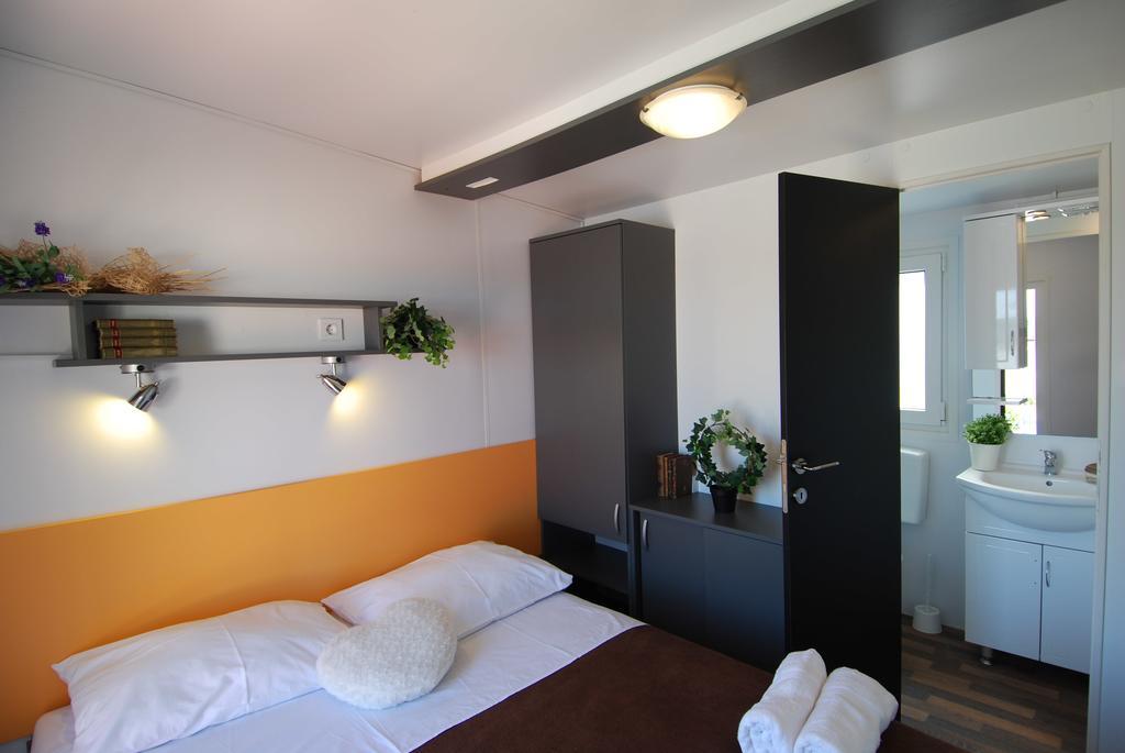 Camping Adria Mobile Homes In Camping Kastanija Novigrad Istria Dış mekan fotoğraf