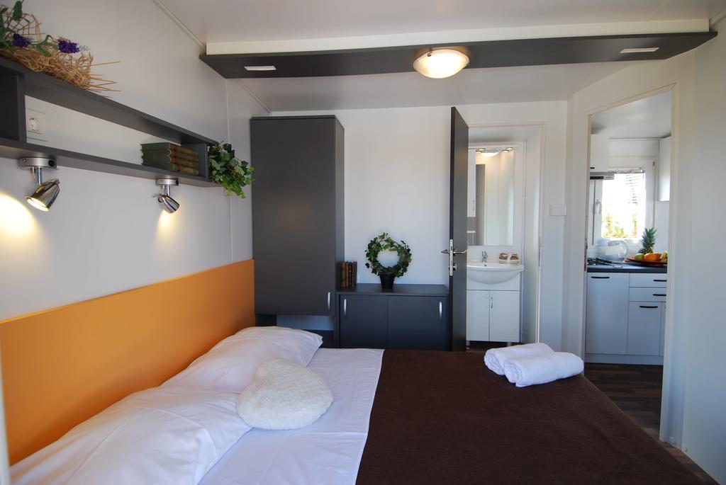 Camping Adria Mobile Homes In Camping Kastanija Novigrad Istria Dış mekan fotoğraf