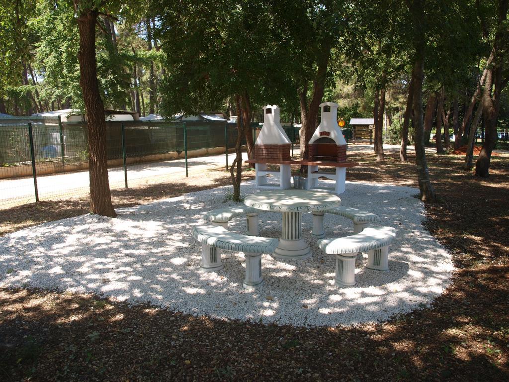 Camping Adria Mobile Homes In Camping Kastanija Novigrad Istria Dış mekan fotoğraf